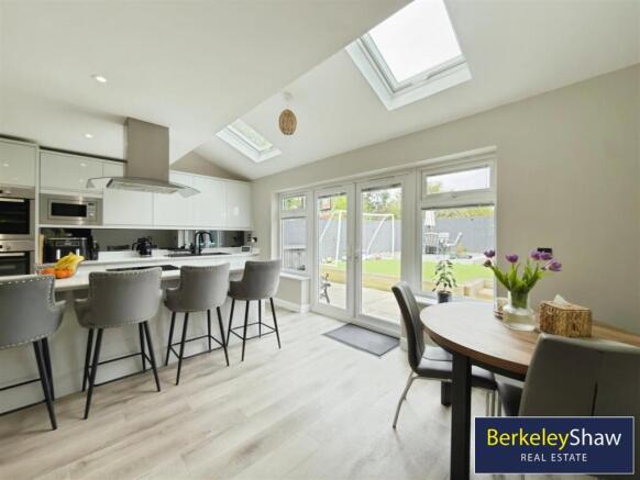 Kitchen/Dining Area
