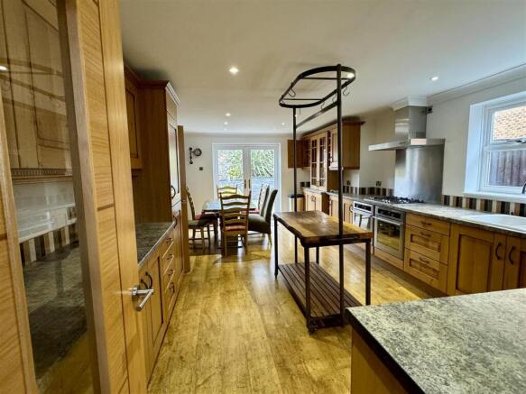 KITCHEN/DINER