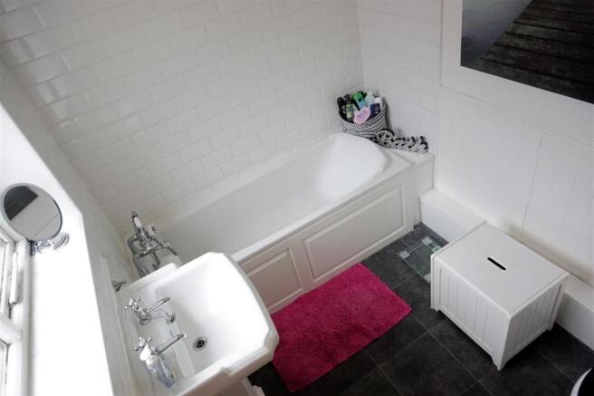 GROUND FLOOR BATHROO