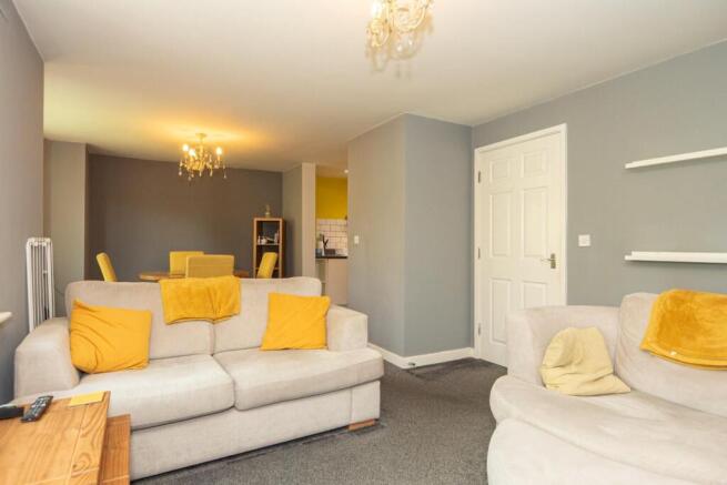 2 bed Flat for sale Image 5