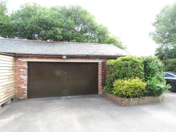 Astland Garage.jpg