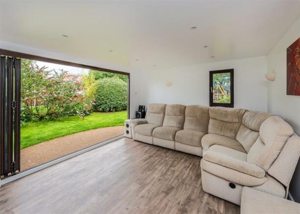 5 Dimmingsdale Road-garden room1.jpg