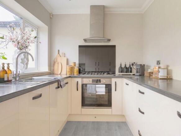 3 bed Semi-Detached for sale Image 6