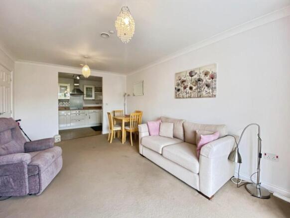 2 bed Apartment for sale Image 6