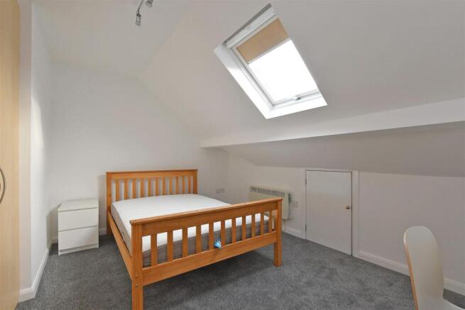 3 bed Apartment to rent Image 12