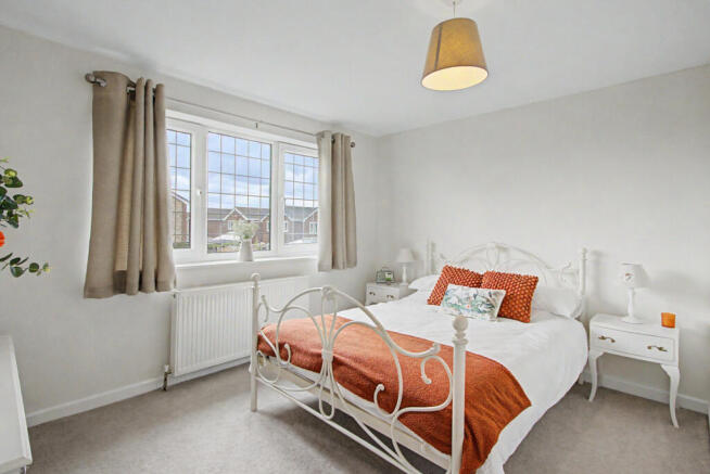 5 bed Detached for sale Image 11