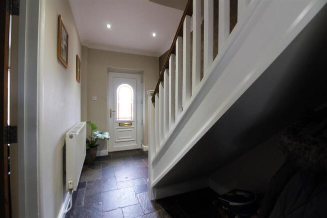 Hallway (2).jpg