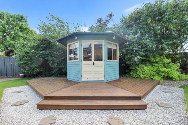 SUMMERHOUSE