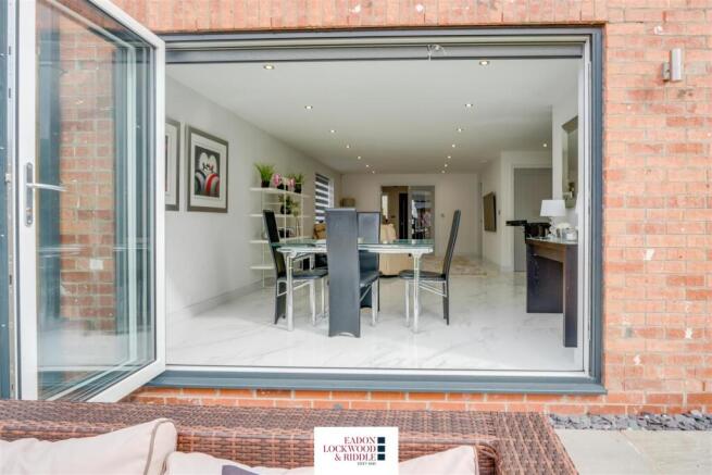 4 bed Detached for sale Image 11