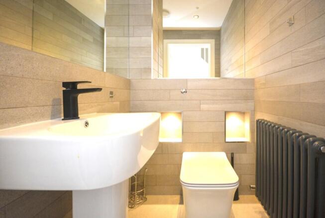 4 bed Semi-Detached to rent Image 7