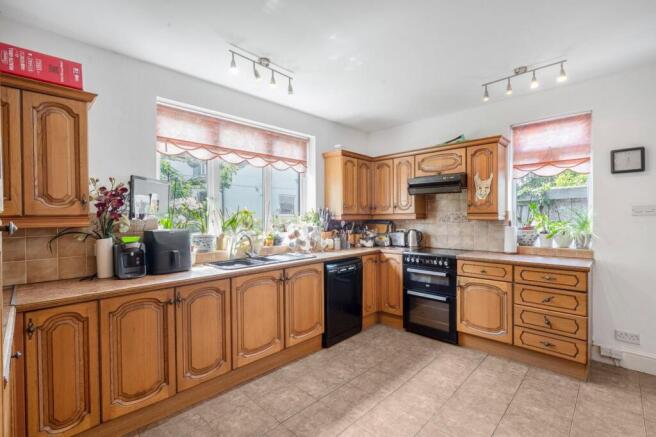 4 bed Semi-Detached for sale Image 11
