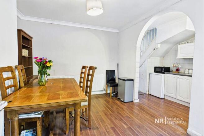 Hartfield Road, Chessington, Surrey. KT9 photo 4