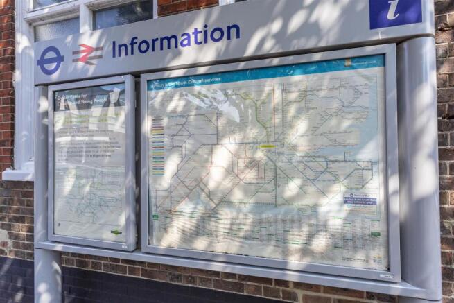 flat-Frobisher-Court-station-approach-cheam-119.jp