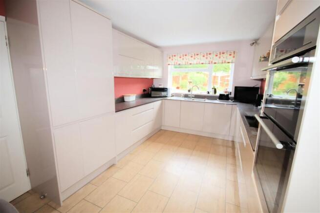 Fitted Kitchen/Breakfast room