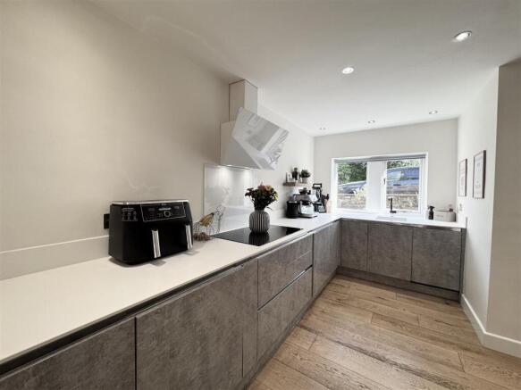 4 bed Detached for sale Image 4