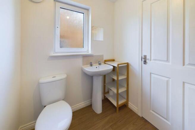 Jack & Jill En-Suite Angle 2