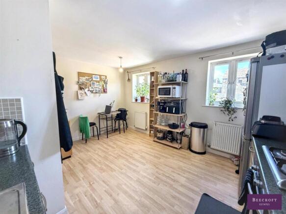 2 bed Apartment for sale Image 2