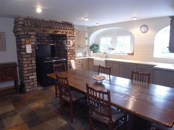 KITCHEN/BREAKFAST RO