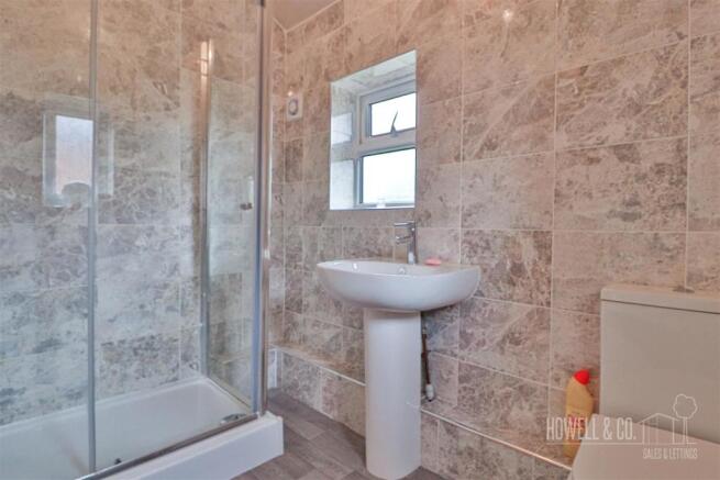 SHOWER ROOM/W.C