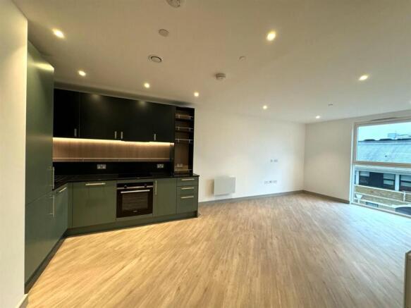 Living room pic 5.jpg