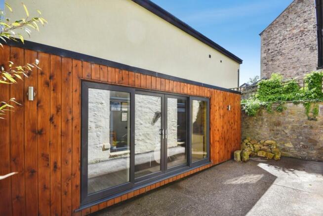 Gdn Rm & Courtyard