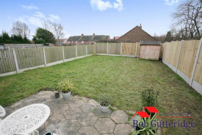 ENCLOSED REAR GARDEN