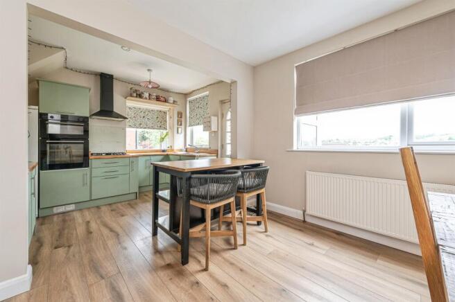 3 bed Semi-Detached for sale Image 6