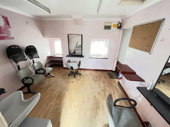 DETACHED FORMER HAIRDRESSERS SALON