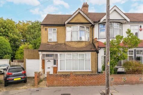Bishops Park Road, London