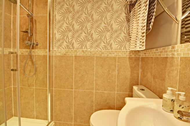 Ensuite to Bed 2