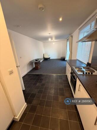 Spacious Open Plan Kitchen & Living Area