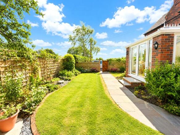 4 bed Semi-Detached for sale Image 3