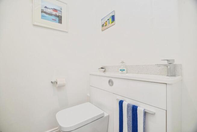 5 bed Bungalow for sale Image 5