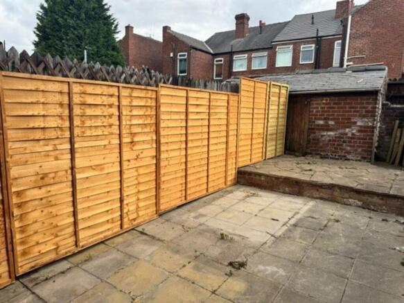 2 bed Terraced to rent Image 9