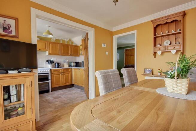 4 bed Detached for sale Image 5