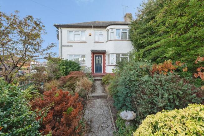 2-bed flat on Warkworth Gardens, Isleworth, Hounslow, £325,000