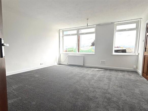 2 bed Apartment to rent Image 4
