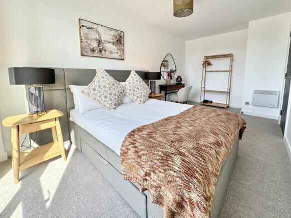 bedroom 5.jpg