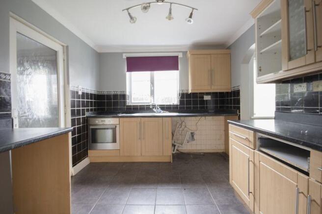 3 bed Semi-Detached to rent Image 4