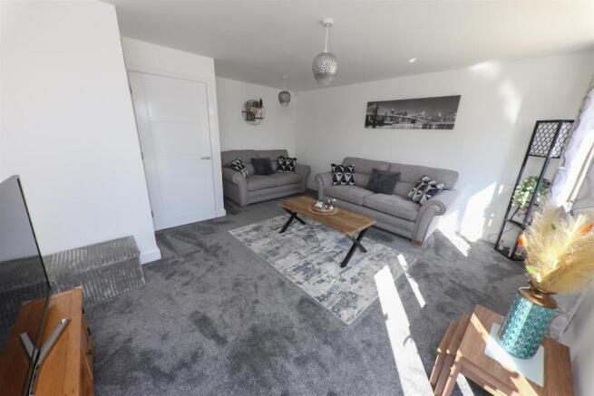 3 bed Semi-Detached for sale Image 9