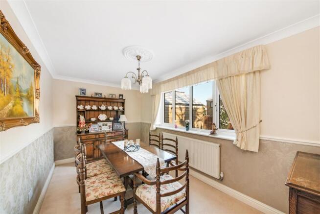 DINING ROOM.jpg