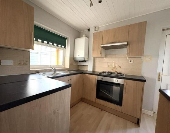 3 bed Semi-Detached to rent Image 7