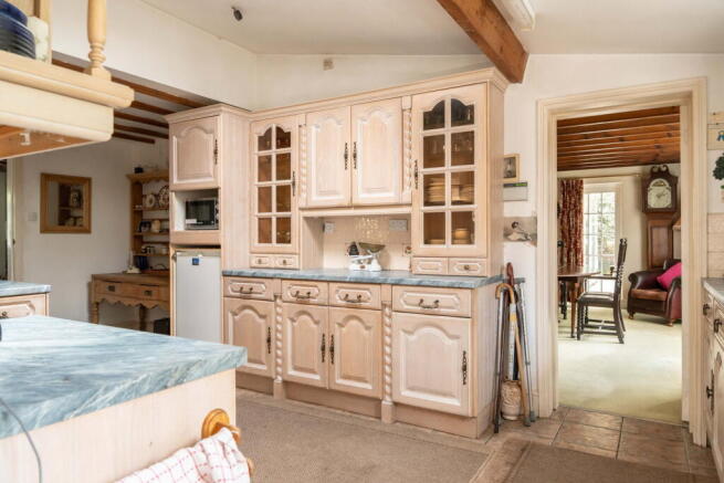 4 bed Detached for sale Image 10