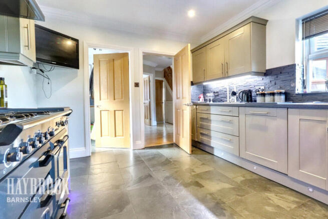 4 bed Detached for sale Image 7
