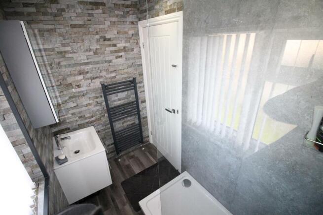 66 Bedale Ave-Bath2.JPG