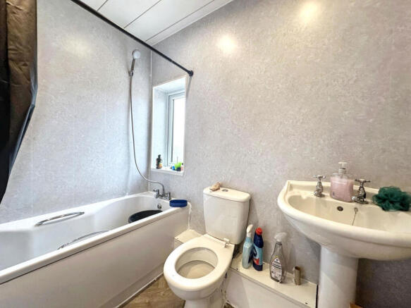 3 bed Terraced for sale Image 8