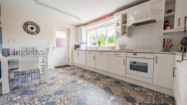 4 bed Detached for sale Image 10