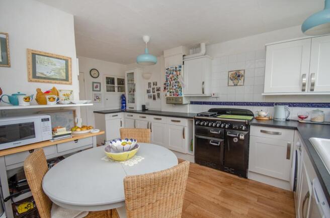 kitchen 2.jpg