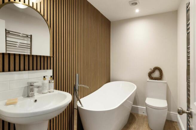 100 Victoria Road, Dartmouth_Family Bathroom