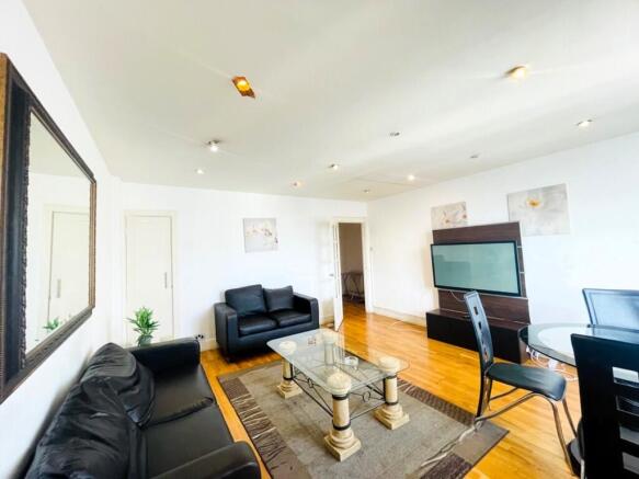 Dudley Court, Upp...